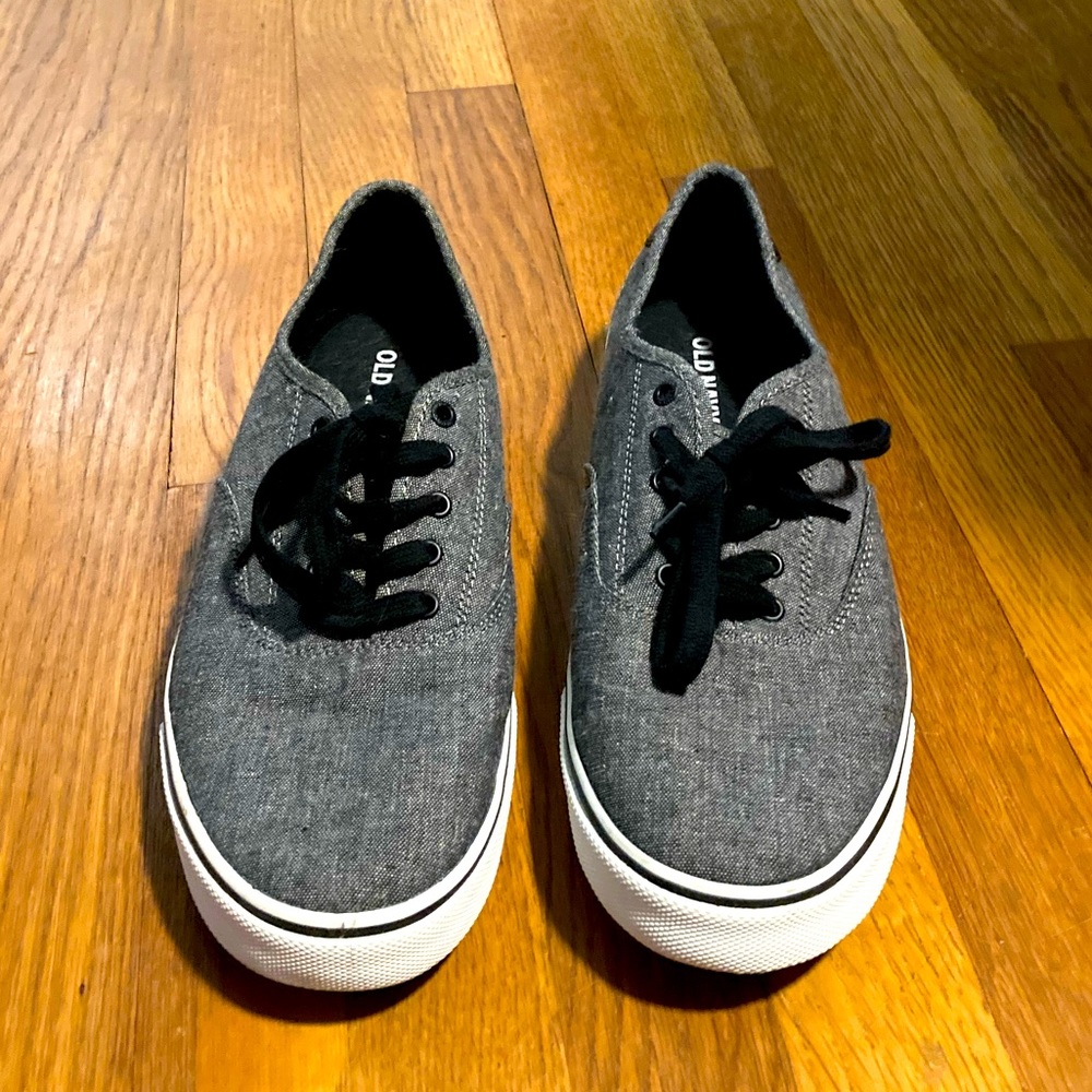 Old Navy NWOT keds style sneaker grey/white